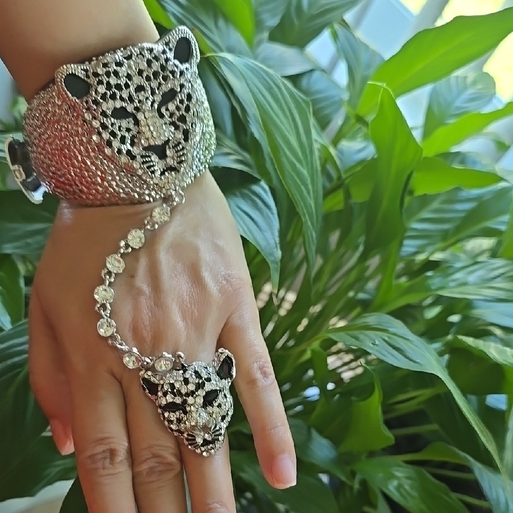 Elegant Silver Leopard Jewelry Set. Braclet & Ring